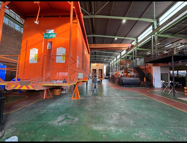 3,071M² WAREHOUSE FOR SALE IN STORMILL
